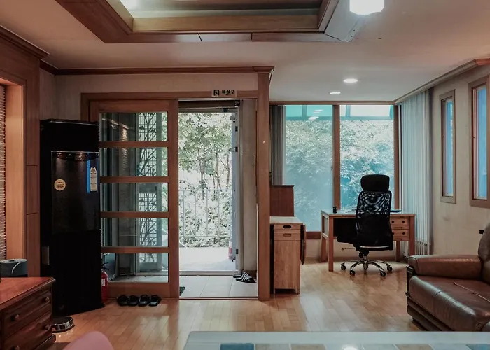 Yeonnam-Dong Edge House_Honeymoon Yeonnam